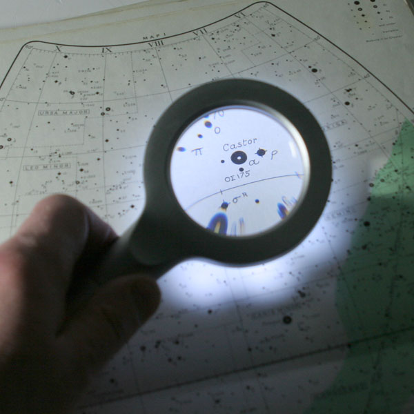 Bresser 2.5x LED illuminated hand magnifier